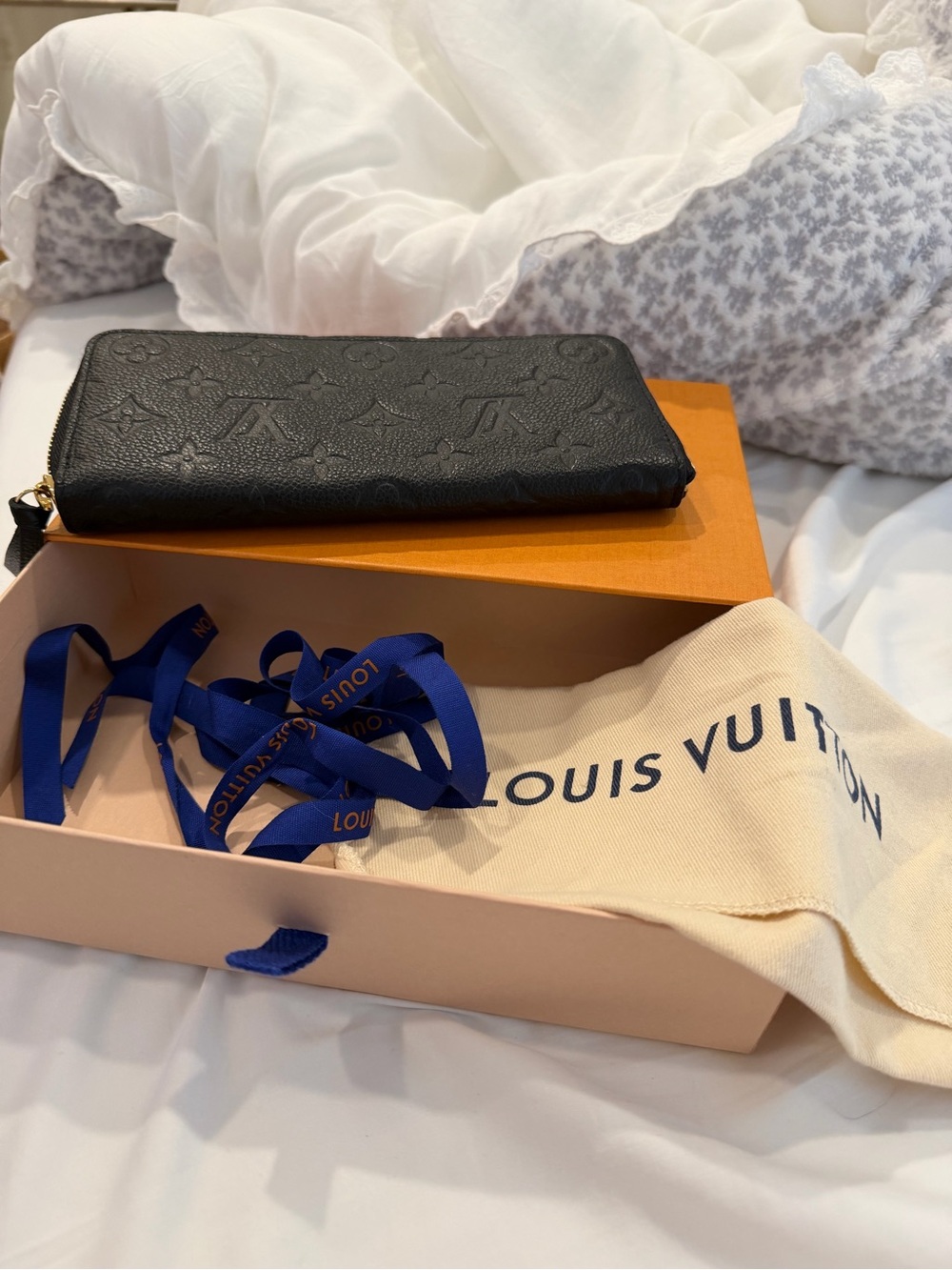 Louis Vuitton Black Monogram Empreinte Zip-Around Wallet with Gold Hardware - Picture 4 of 15